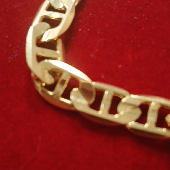 Elegant Gold Chain Necklace - Picture 2 of 5